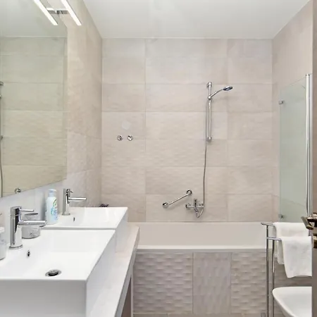 Vila Sleeps 8 With Pool And Air Con *